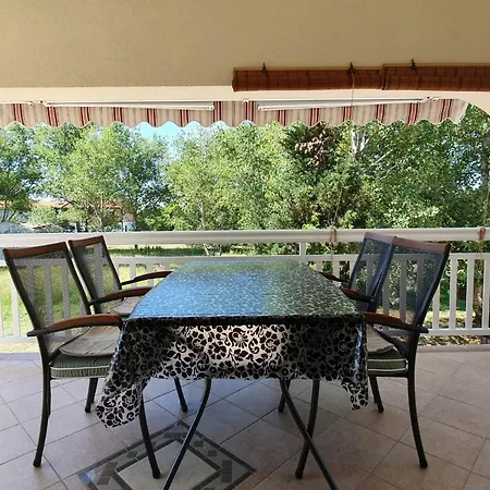 Apartment Mir Nin