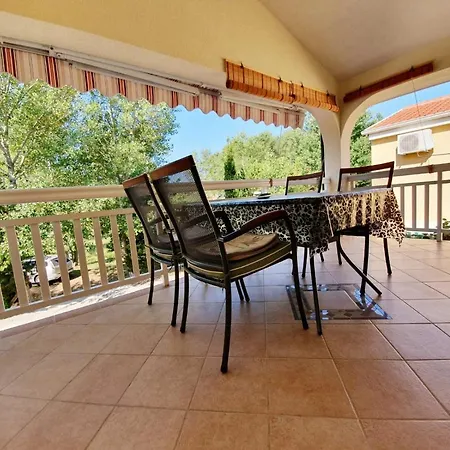 Apartment Mir Nin