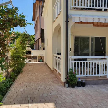 Apartment Mir Nin